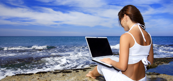 laptop-beach-girl-wireless